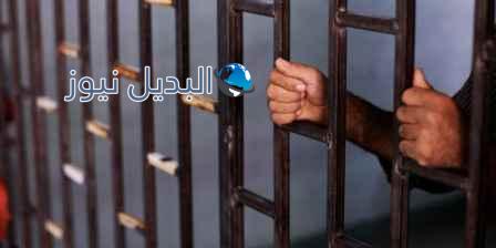الحكم بالسجن على شاب وقف عارياً تماماً