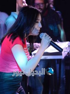 المطربة ساندي في أول ظهور لها