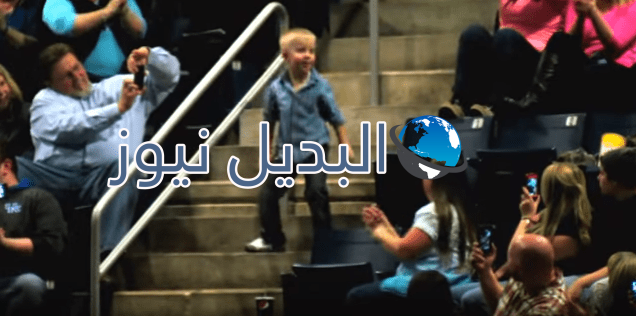 طفل يرقص بطريقة مذهلة